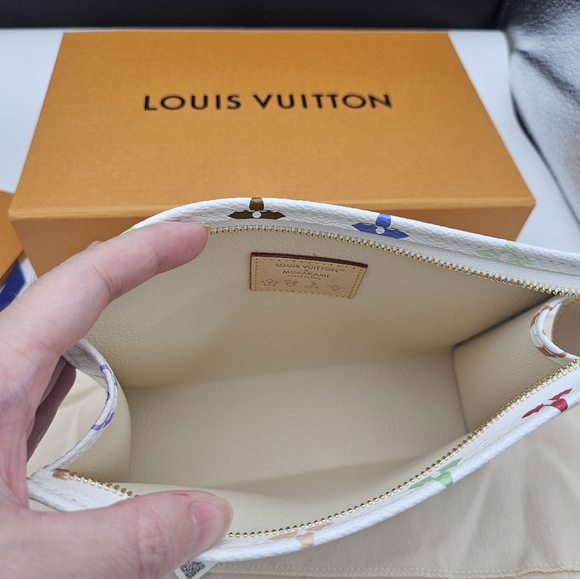 Brand new authentic 2026 Louis Vuitton Murakami Multicolor Toiletry Pouch 19 - Picture 5 of 17